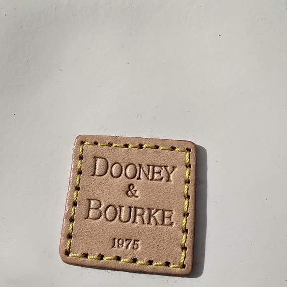 Dooney and Burke Cream Tan Patent Leather ID‎ Wristlet Wallet - Picture 3 of 7